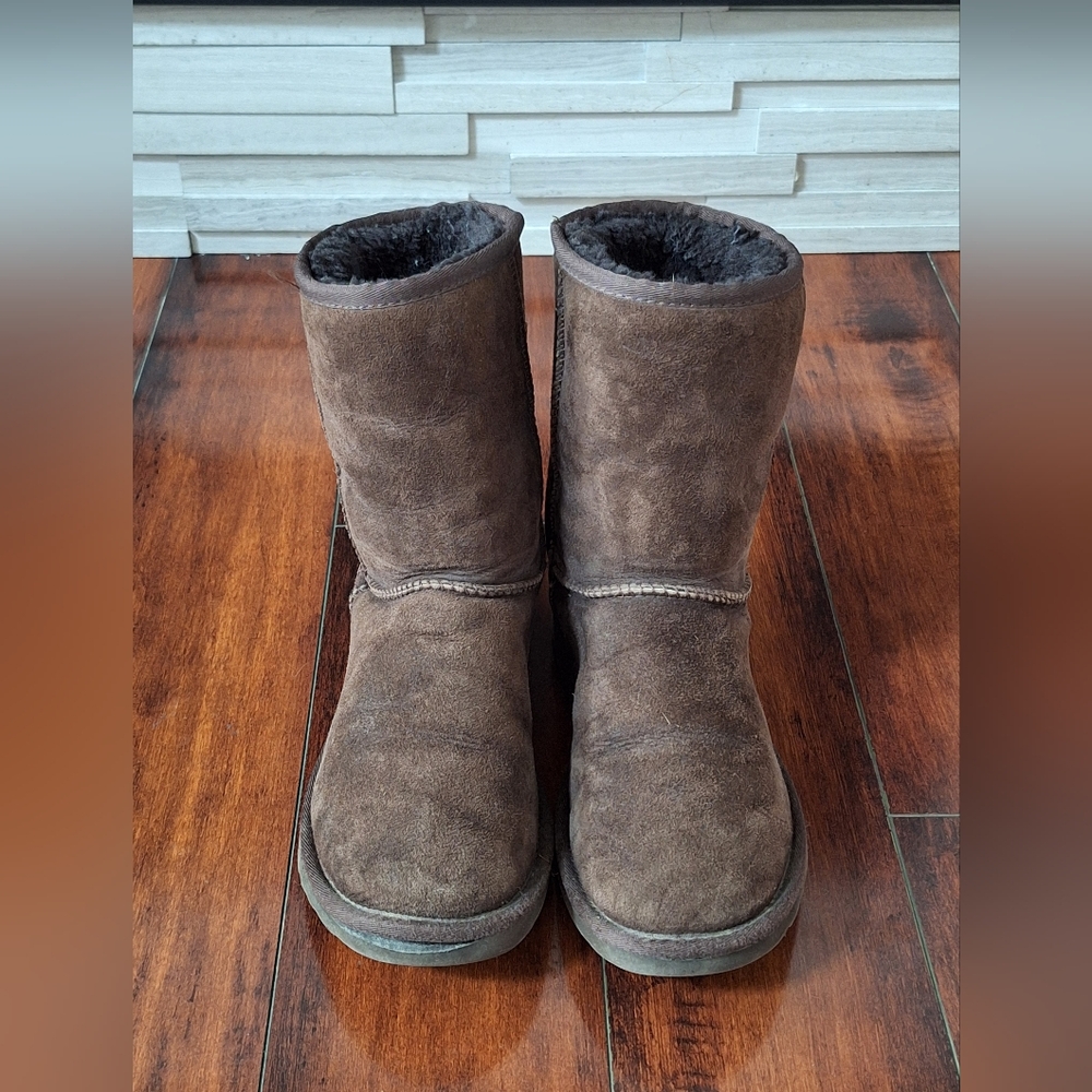 UGG Classic Short Boots Brown Suede Size 8 Women 5825